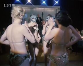 Classic Nude Scenes. Edita Dindelova, Tereza Pokorna, Bara Stepanova - Lasky mezi kapkami deste (1979)