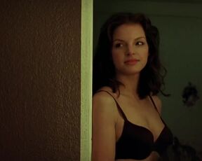 Yvonne Catterfeld nackte -Schatten der Gerechtigkeit (2009) Sex scenes