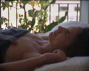 Catalina Aguayo nude - Tocar fondo (2019) hot bathroom and bed scene