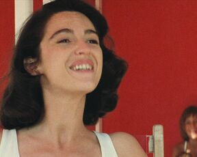 Valeria Bruni Tedeschi topless, Zabou Breitman nackte. Ein Sommer an der See (1990)