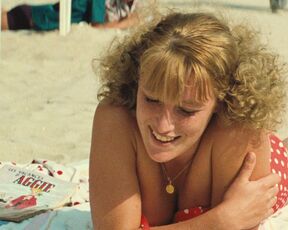 Valeria Bruni Tedeschi topless, Zabou Breitman nackte. Ein Sommer an der See (1990)