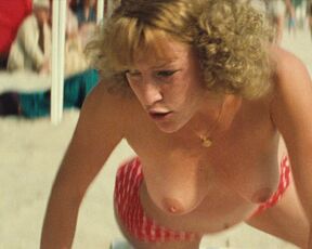 Valeria Bruni Tedeschi topless, Zabou Breitman nackte. Ein Sommer an der See (1990)