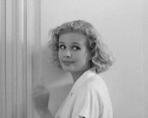 Gunilla Karlzen nude. La salle de bain (1989)