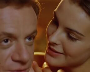 Carole Bouquet, Andrea Ferreol - Il Cappotto di Astrakan (1979) nudity video