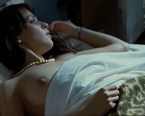 Verónica Sánchez topless, Macarena Gómez, Ruth Díaz nude - El calentito (2005) Topless Singer Movie