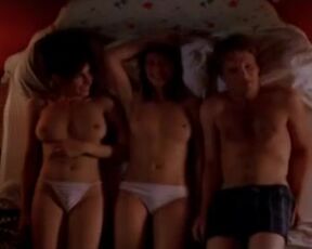 Carice van Houten naked, Halina Reijn nude - De Passievrucht (2003)