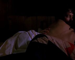 Marlee Matlin topless. Hear No Evil (1993) Classic thriller naked movie scenes