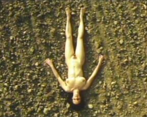 Catherine Bonneau naked - Le pont (2004) full nudity scene