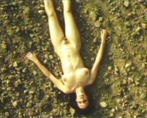 Catherine Bonneau naked - Le pont (2004) full nudity scene