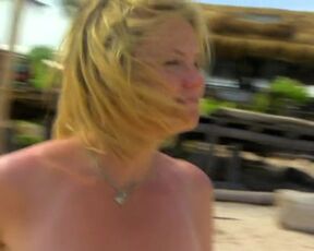 Annette Frier nackte - Lichtblau - Neues Leben Mexiko (2010)Beach Nude Scene