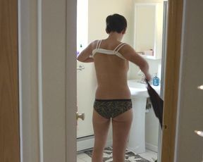 Celebrity Lesbian Video - Jacqueline Toboni, Kiersey Clemons nude - Easy S01E02 (2016) 