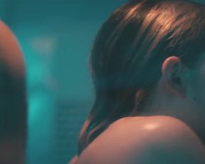 Michelle Williams nude - Blue Valentine (2010)