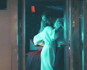 Michelle Williams nude - Blue Valentine (2010)