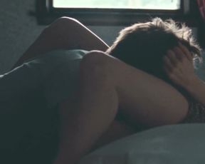 Michelle Williams nude - Blue Valentine (2010)