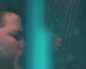 Michelle Williams nude - Blue Valentine (2010)