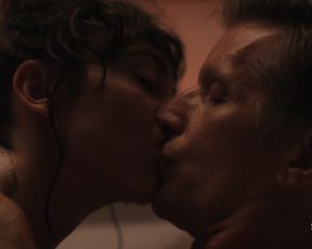 TV show scene Ella Purnell nude - Sweetbitter s02e01-02 (2019) 