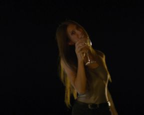 Celebs Sarah Bonrepaux, Alice David nude - Monsieur Je-Sais-Tout (2018)