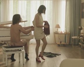 Romy Lauwers, Anniek Pheifer nude - Het leven is vurrukkulluk (2018)