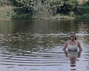 Chloe Andre nude - Les Naufrages (2015)