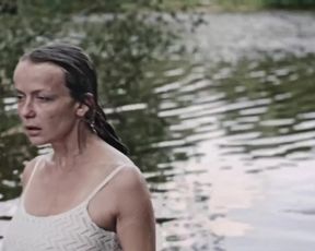 Chloe Andre nude - Les Naufrages (2015)