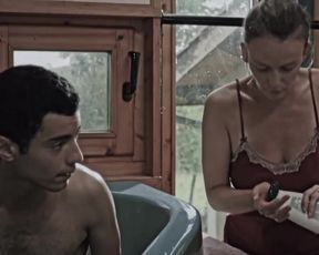 Chloe Andre nude - Les Naufrages (2015)