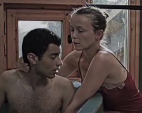 Chloe Andre nude - Les Naufrages (2015)