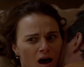 Celebs Barbara Ruiz-Tagle, Annie Fink nude - Calzones Rotos (2018)