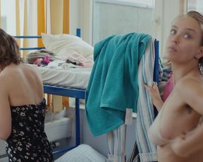 Caro Cult, Amelie Plaas Link nude - Interrail (2018)