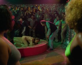 Sexy Britney Young nude - Glow s03e08 (2019) 