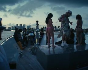 Hot actress Isla Fisher nude - The Beach Bum (2019) 