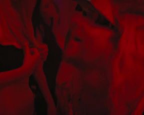 Hot actress Isla Fisher nude - The Beach Bum (2019) 