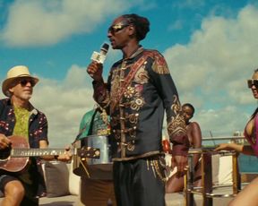 Hot actress Isla Fisher nude - The Beach Bum (2019) 