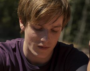 TV show scene Gina Stiebitz, Lisa Vicari nude - Dark s02e06 (2019)