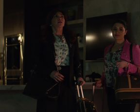 TV show scene Kelli Berglund nude - Animal Kingdom s04e05 (2019) 