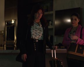 TV show scene Kelli Berglund nude - Animal Kingdom s04e05 (2019) 