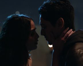 Naked scene Melissa Barrera nude , Mishel Prada, Roberta Colindrezs nude - Vida s02e08 (2019) TV show nudity video