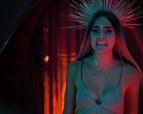 Naked scene Melissa Barrera nude , Mishel Prada, Roberta Colindrezs nude - Vida s02e08 (2019) TV show nudity video