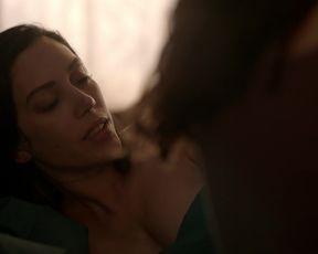 Celebrity Lesbian Video - Mishel Prada, Maria-Elena Laas nude  - Vida s02e03 (2019) 