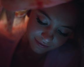 TV show scene Alexa Demie, Hunter Schafer nude - Euphoria s01e02 (2019) 