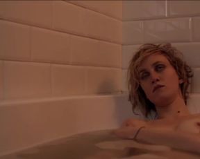 Anael Snoek nude - Albedo (2011) Bath scene