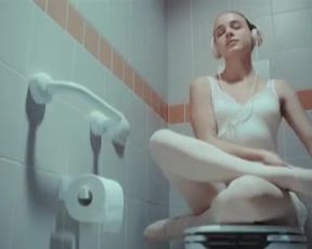 Marina Occhionero, Paola Calliari nude - L'eta imperfetta (2017)