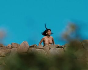 Marine Sainsily, Elina Lowensohn naked - Laissez bronzer les cadavres (2017)