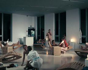Celebs Sophia Leboutte, Julie Neenemaggi nude - Thermes (2010)