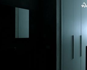 TV show scene Lisi Linder nude - La victima nnmero 8 s01e04 (2018) 