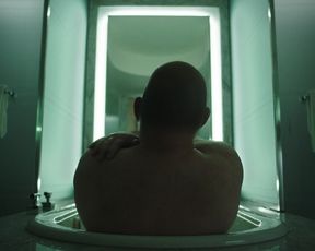 TV show scene Frankie Shaw naked - SMILF s02e02 (2018) 