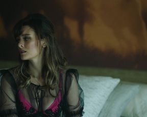 TV show scene Frankie Shaw naked - SMILF s02e02 (2018) 