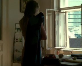 Sexy Elisabeth Umlauft - Gehen am Strand (2013) TV show scenes