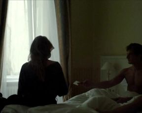 Sexy Elisabeth Umlauft - Gehen am Strand (2013) TV show scenes