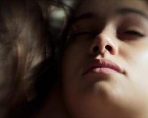 TV show scene Sophie Charlotte naked - Ilha de Ferro s01e01 (2018) 