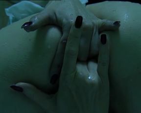 Fiorella Rubino pussy close-up - I Am The Way You Want Me (1999)